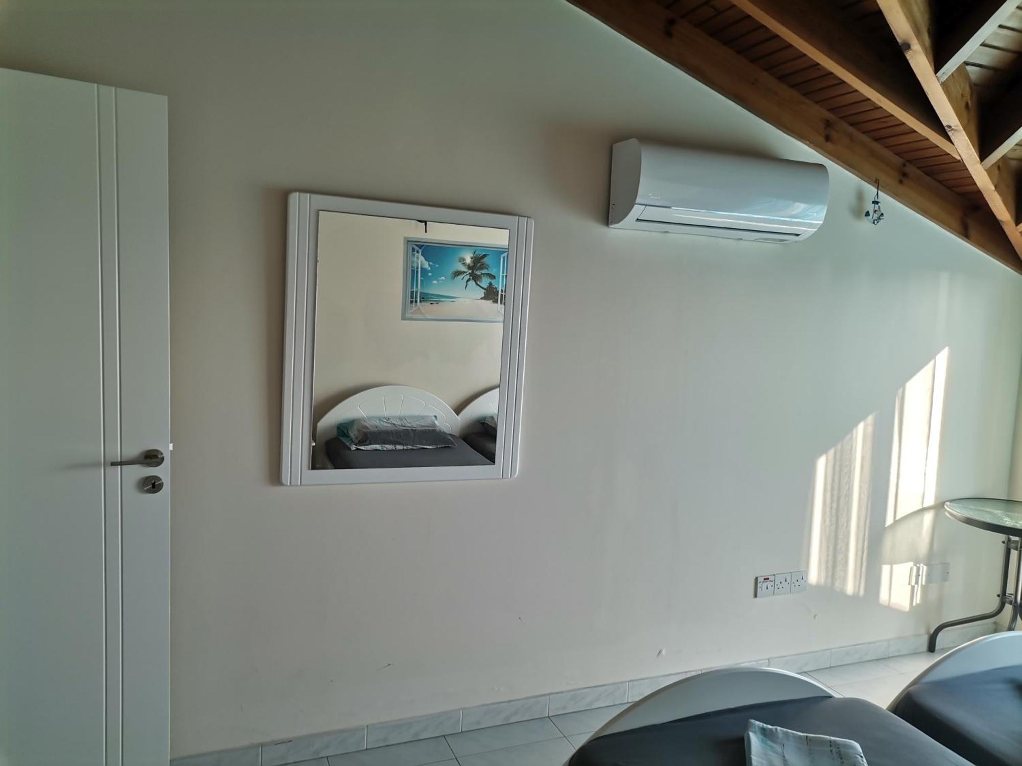 Ferienwohnung Lighthouse Larnaka Zimmer foto